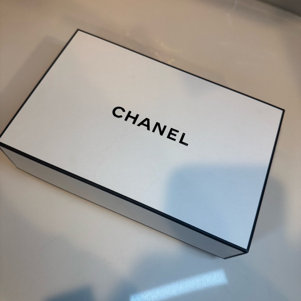 Chanel Gift Box - Picture 6 of 6